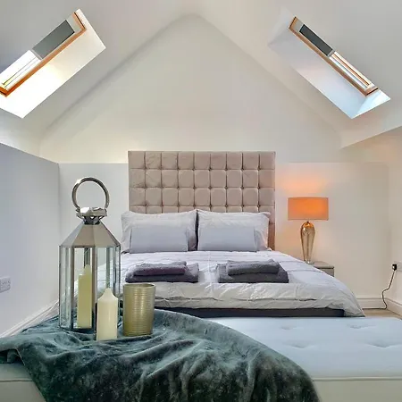 #stayhere 7 - Sleeps 4, Leeds City Duplex