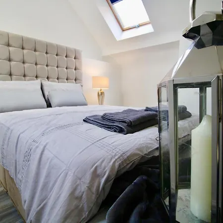 #stayhere 7 - Sleeps 4, Leeds City Duplex Apartment
